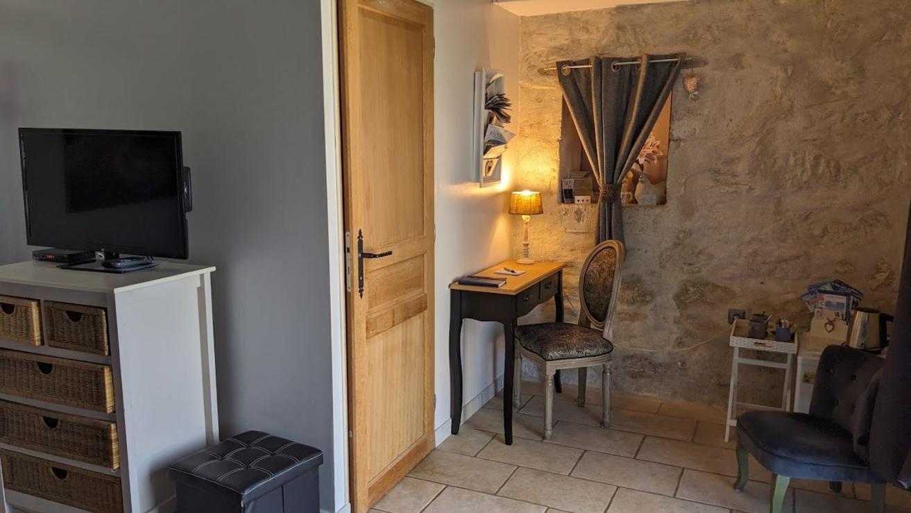 Domaine Les Feuillants Hotel Crouzilles Room photo