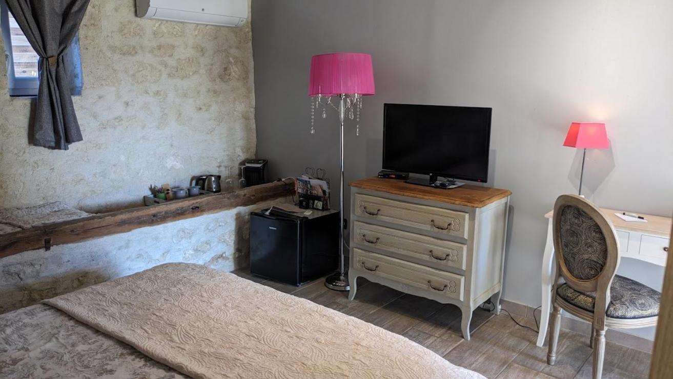 Domaine Les Feuillants Hotel Crouzilles Room photo