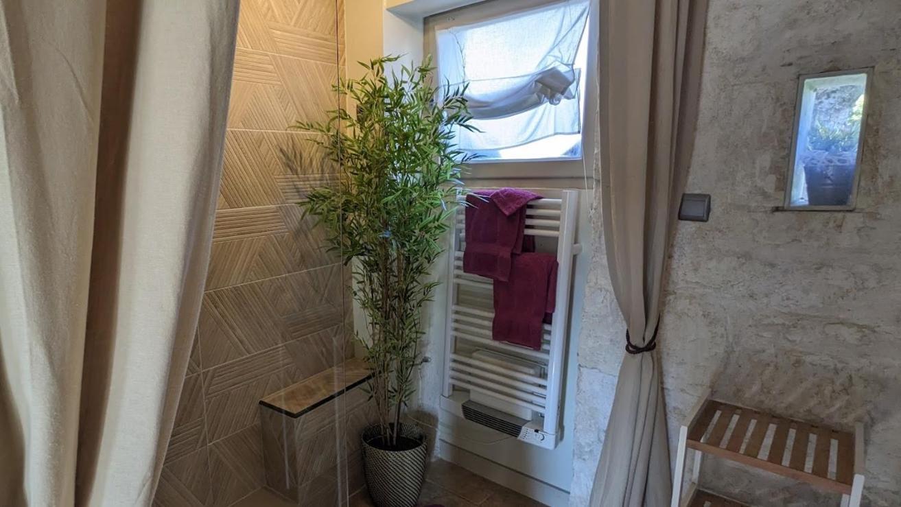 Domaine Les Feuillants Hotel Crouzilles Room photo